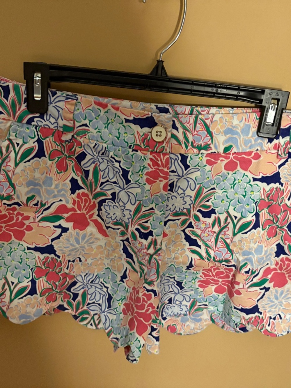 Crown and Ivy shorts size large floral pattern